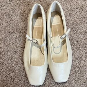 Dolce Vita Women's Ivory Flats